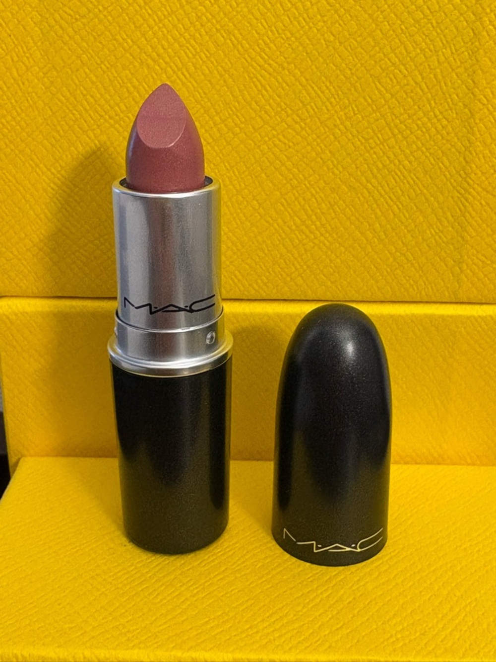 VINTAGE DISCONTINUED HTF RARE MAC Cosmetics Lustre lipstick- MELLOW MOOD